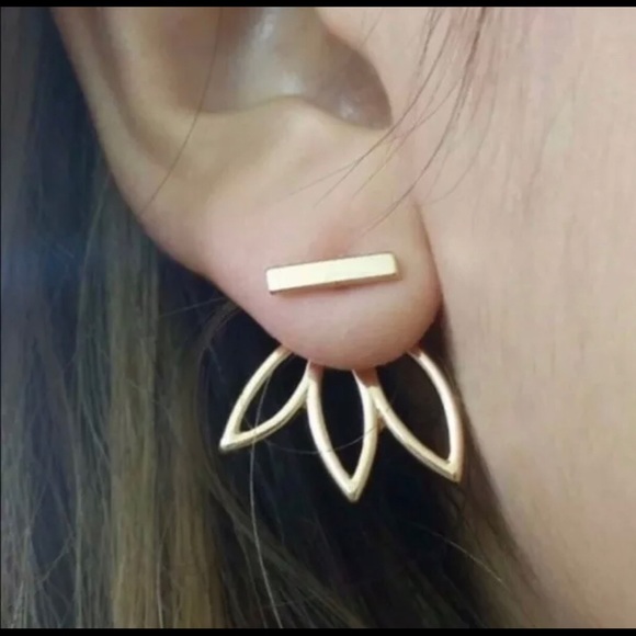 Dainty Lotus Flower Bar Stud Earrings Gold Silver - Picture 5 of 7